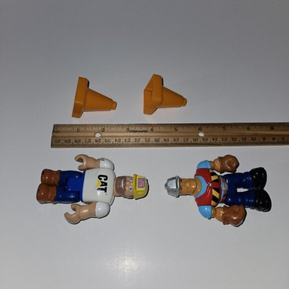 Mega Bloks Construction Toy Lot 2 Builders Cat Workers 2 Orange Safety Cones - Picture 2 of 10